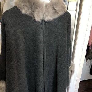 Fall/winter poncho with faux fur